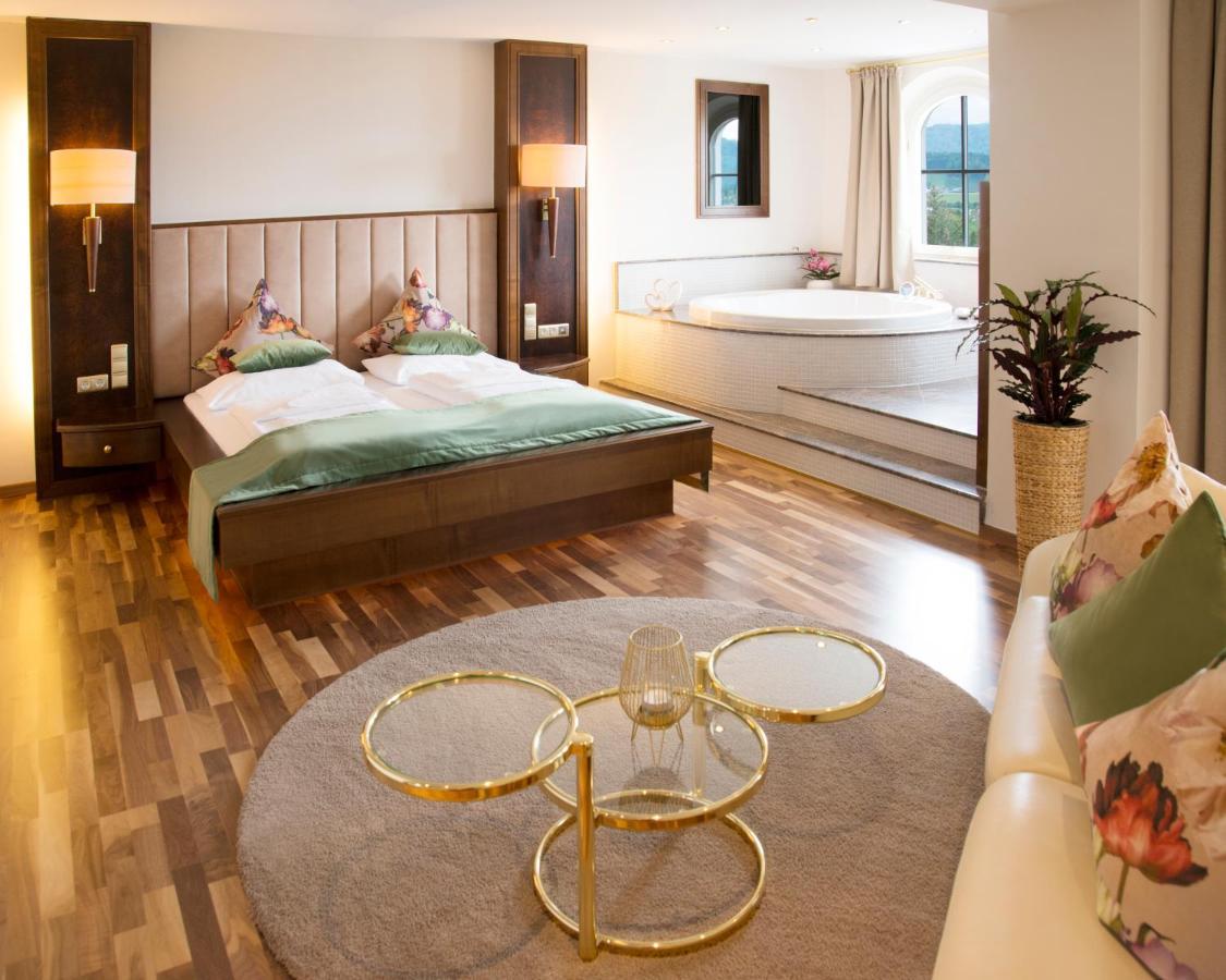 Hotel Restaurant Haeupl Seewalchen Eksteriør bilde