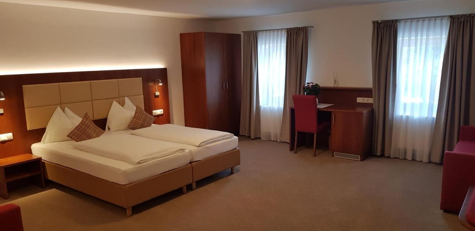 Hotel Restaurant Haeupl Seewalchen Eksteriør bilde